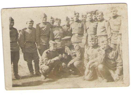 Фото 2 Абрамов Николай Петрович (на фото: верхний ряд, девятый справа). Германия, 1945 год 