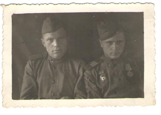 Фото 3 Абрамов Николай Петрович (справа). Май 1945 г., Германия, г. Миров 