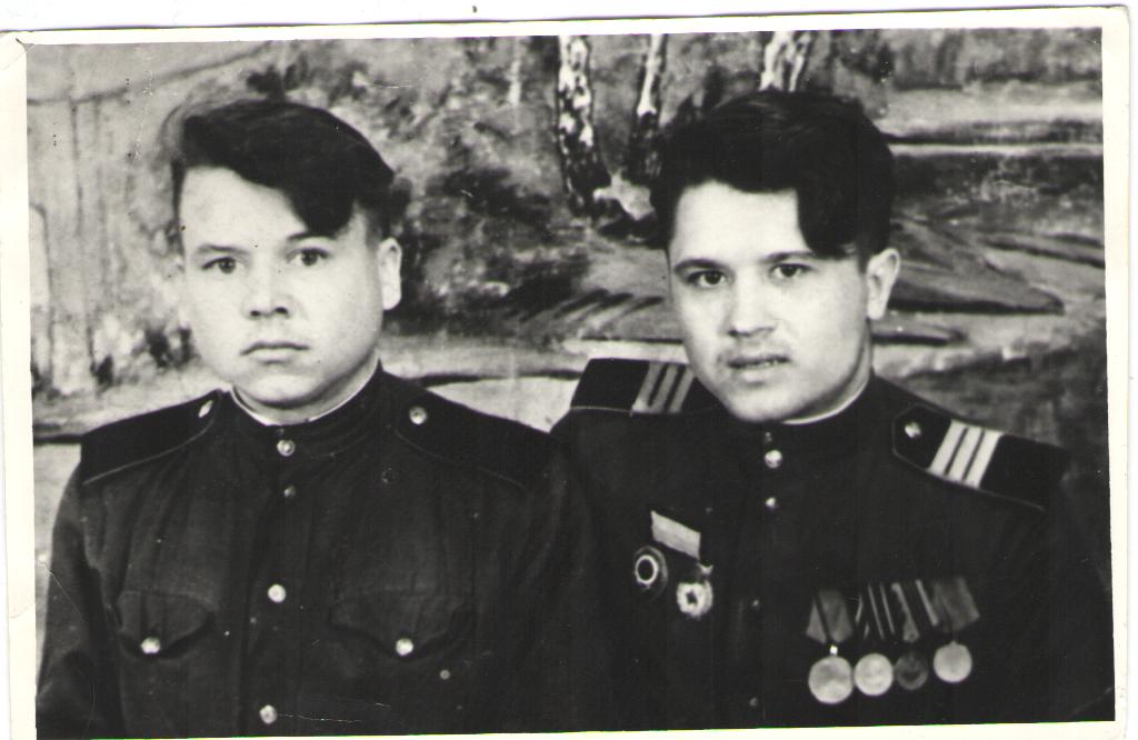 Фото 6 Абрамов Николай Петрович (справа). Май 1945 г. Германия, г. Миров 