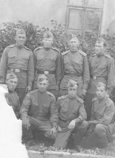 Ятманов С.П. (второй справа в нижнем ряду)