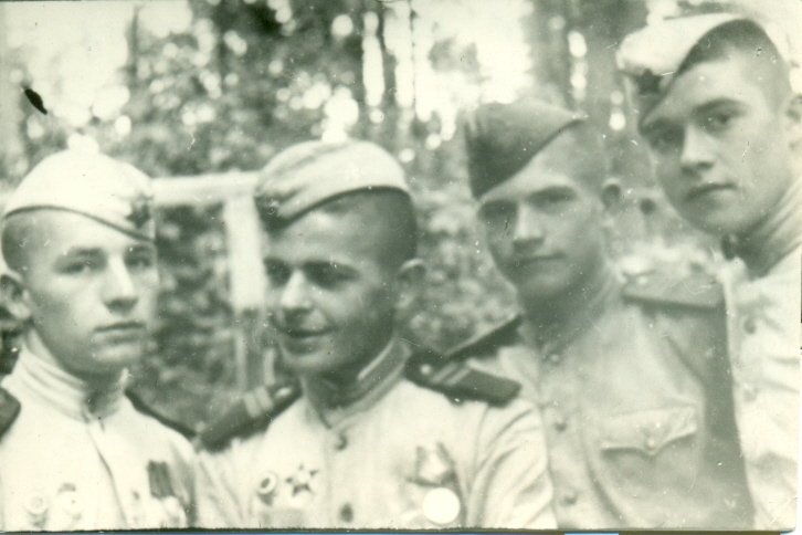 Абросимов В.И. (на фото: 2-ой справа)