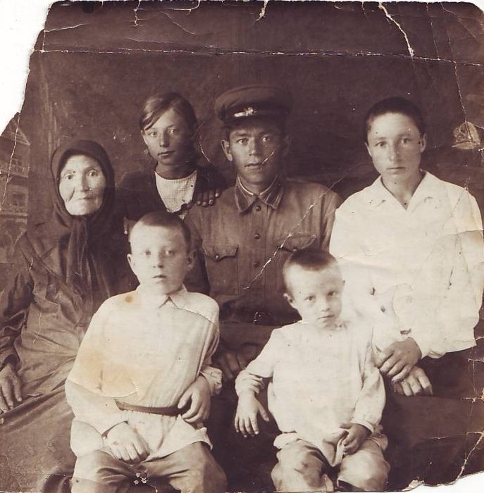 Аброськин Дмитрий Дмитриевич с семьёй, перед войной