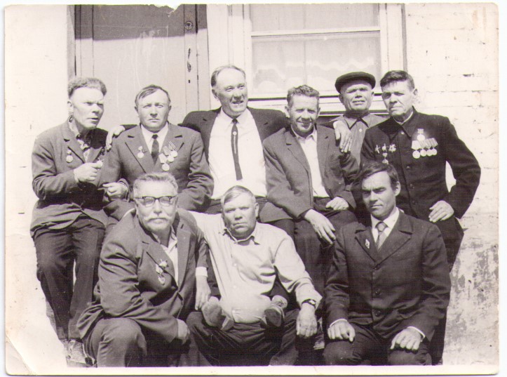 Фото Авдеев Алексей Васильевич (на фото: второй ряд, первый справа), 1988 г. 